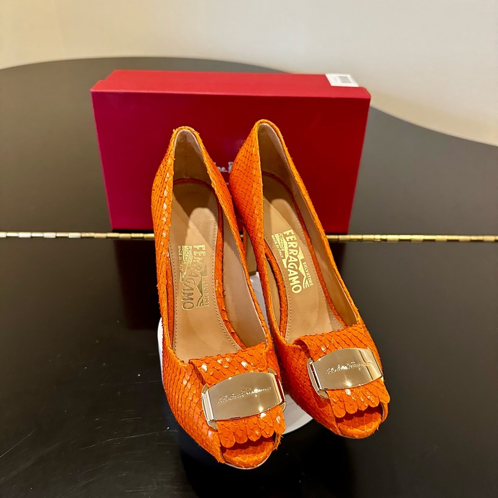 NWT Luxury Classic Chic RARE Authentic Salvatore Ferragamo Orange Python Pumps - Picture 13 of 17